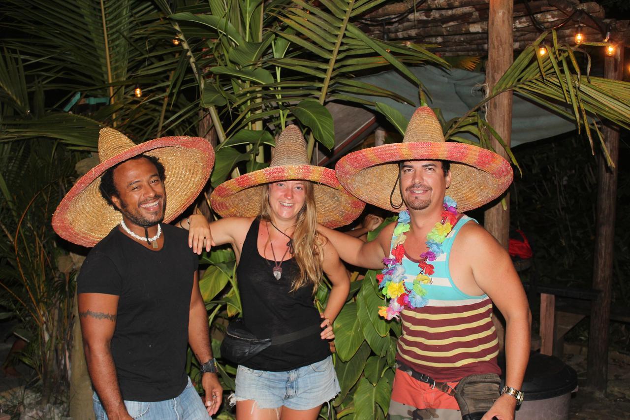 Coconut Hostel Bocas Town מראה חיצוני תמונה