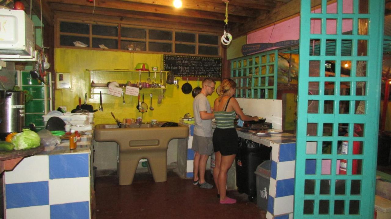 Coconut Hostel Bocas Town מראה חיצוני תמונה